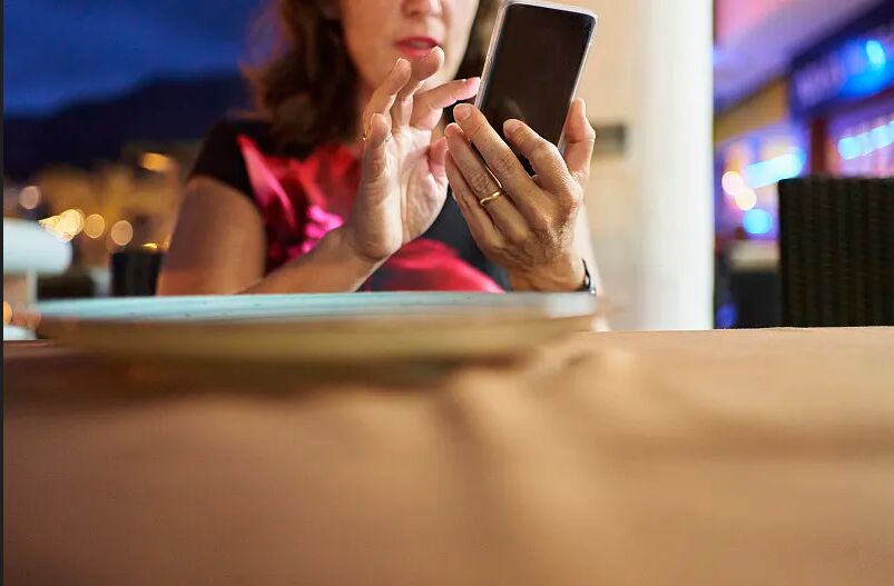 離家多年無音訊突找父親要錢遭拒 女兒狂打1377通電話騷擾家人 離家多年無音訊突找父親要錢遭拒 女兒狂打1377通電話騷擾家人