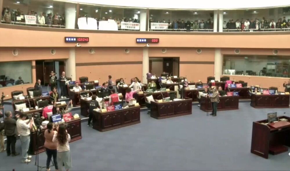 花蓮3鄉鎮災民集結議會陳情提5大訴求 張峻:持續爭取重建權益 花蓮3鄉鎮災民集結議會陳情提5大訴求 張峻:持續爭取重建權益