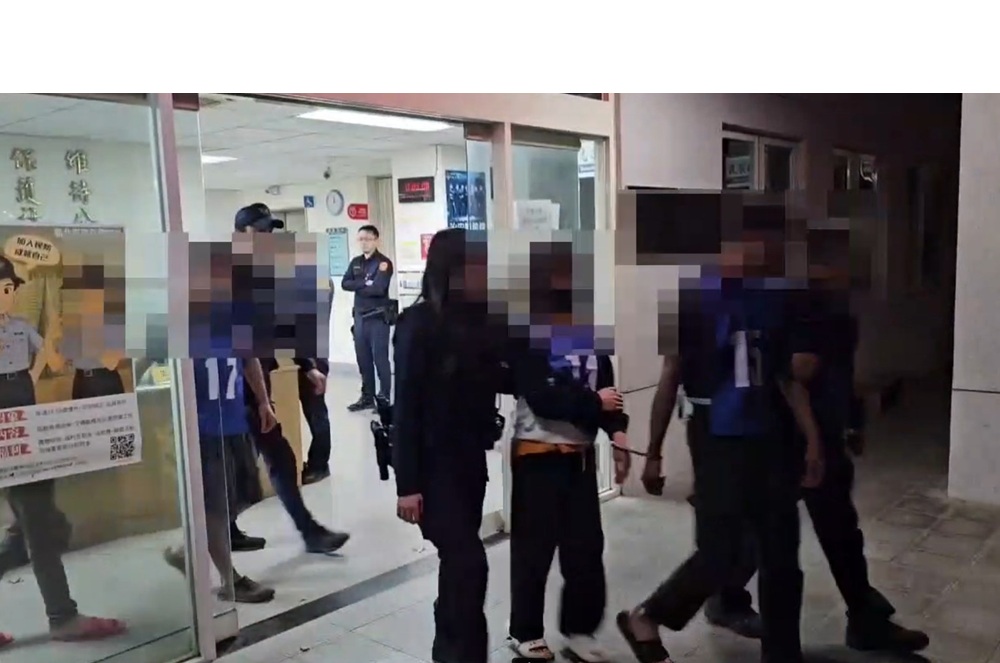 煮料理鍋底燒乾冒濃煙 警闖屋關火逮8失聯移工