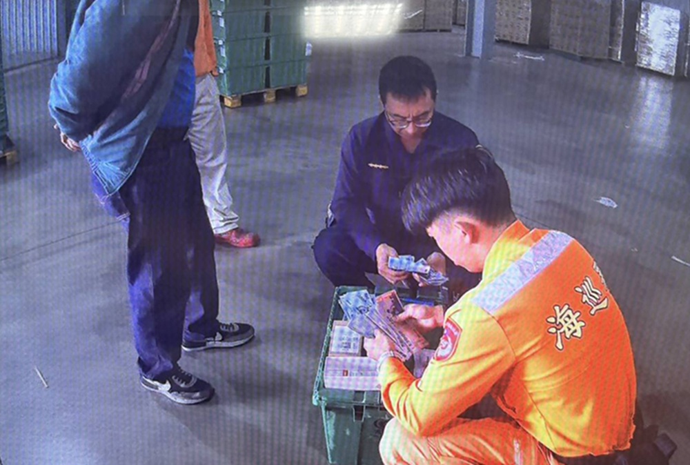 超商物流寄送20萬元　海巡員拆驗包裹及時攔詐欺款