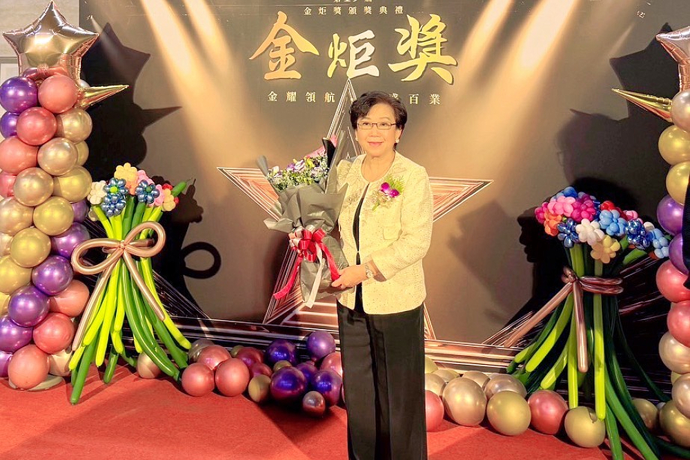 十大績優暨潛力企業! 眾崴能源與總經理陳美華雙獲頒金炬獎 28 十大績優暨潛力企業! 眾崴能源與總經理陳美華雙獲頒金炬獎 27