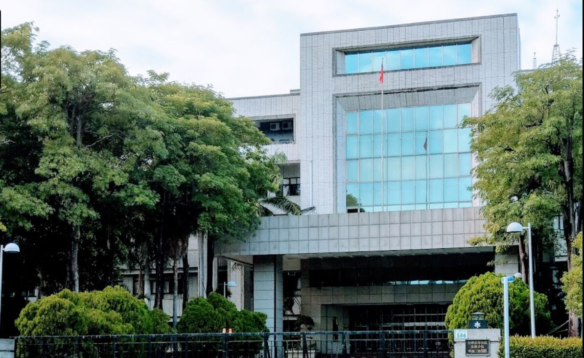 毆打女友後被檢舉衣櫃藏槍　家暴男喊冤遭栽贓「DNA成鐵證」