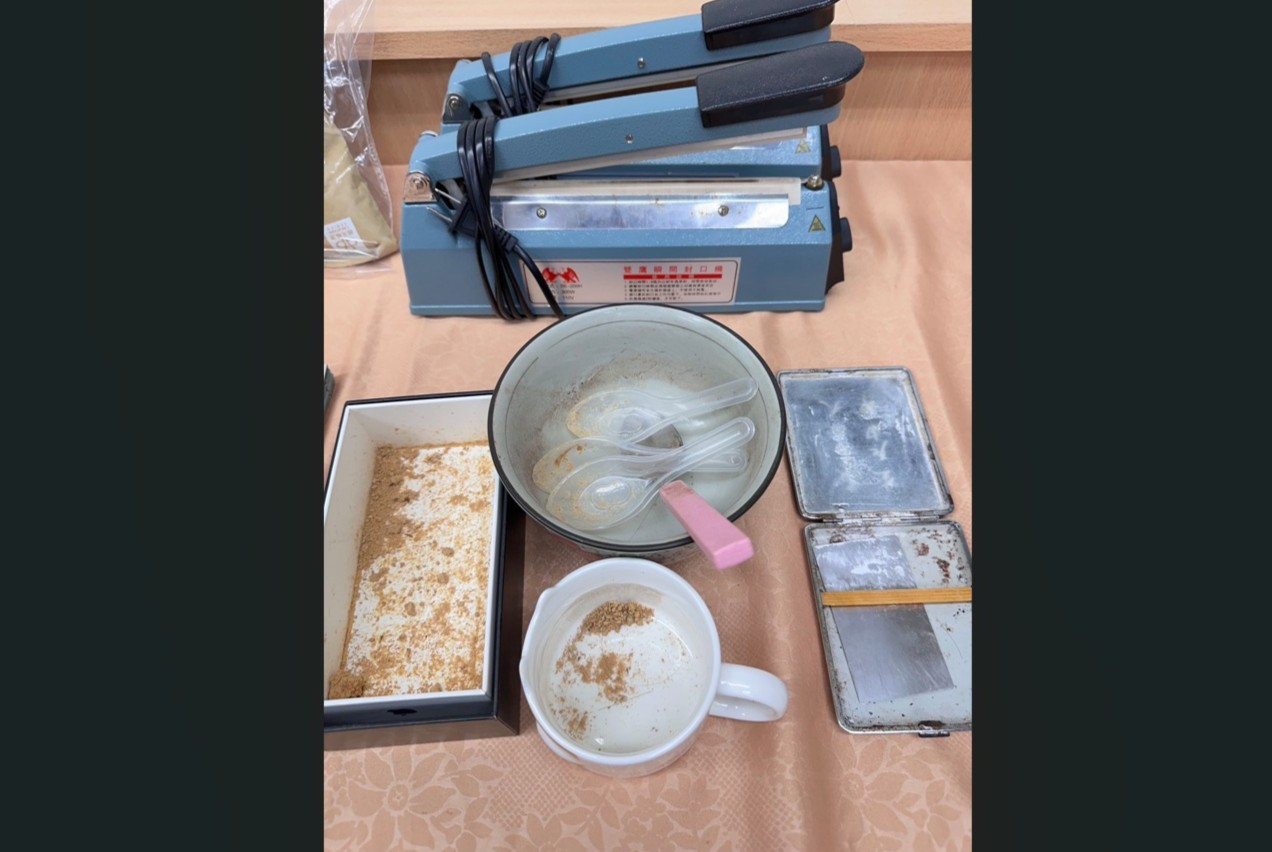 破獲分裝場 桃園少年隊起獲毒咖啡385包彩虹菸27包 20 cnews204251215a10