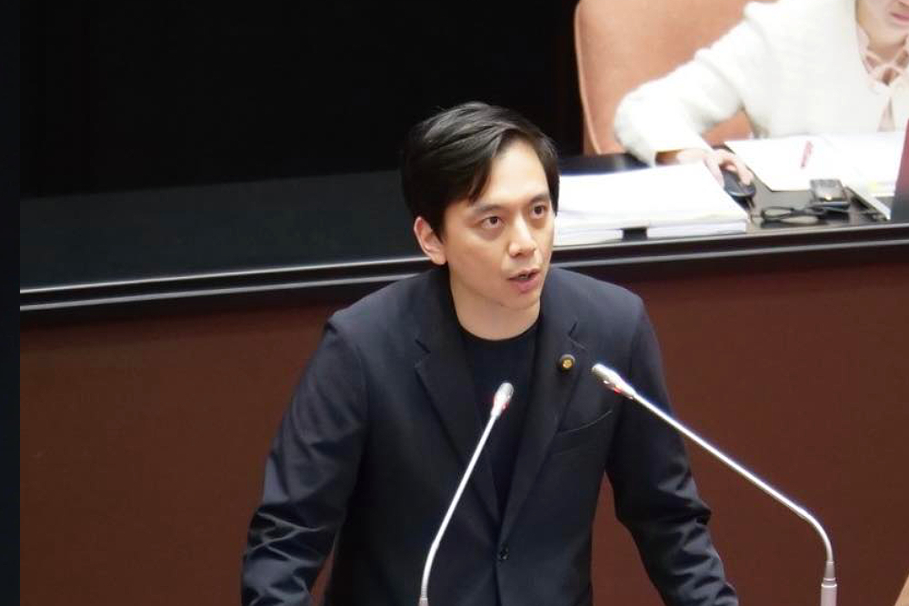 行政院不副署財劃法 邱鎮軍批拿總預算跟軍購當籌碼 12 行政院不副署財劃法 邱鎮軍批拿總預算跟軍購當籌碼 11