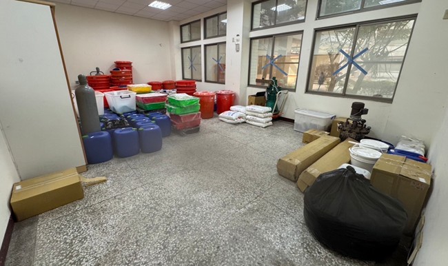 曾文溪畔鐵皮工廠成製毒中心 嫌犯落網稱:上網看影片查資料自學 26 曾文溪畔鐵皮工廠成製毒中心 嫌犯落網稱:上網看影片查資料自學 25