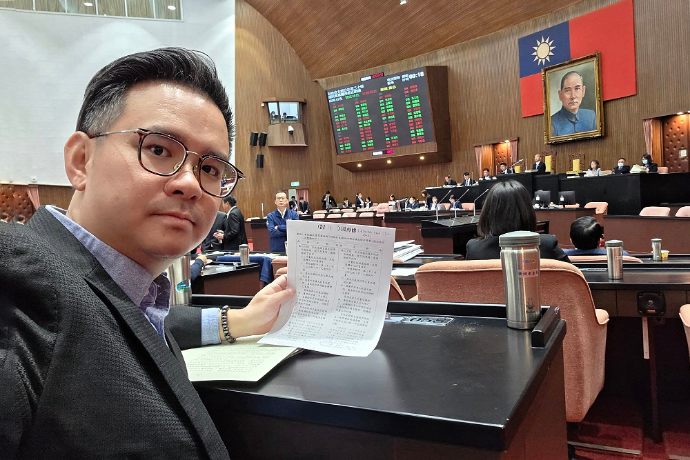 財劃法不副署僵局　黃健豪：賴卓在嘲諷中華民國憲法