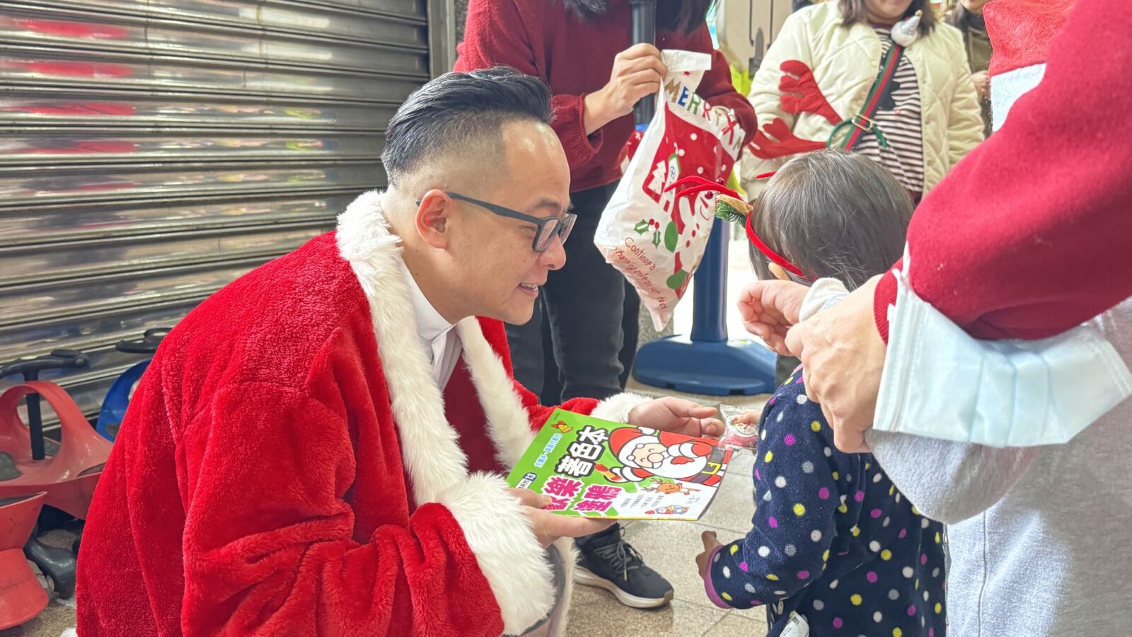 基隆市府婉謝聖誕童書 童子瑋自行發送:不讓基層承受壓力 基隆市府婉謝聖誕童書 童子瑋自行發送:不讓基層承受壓力