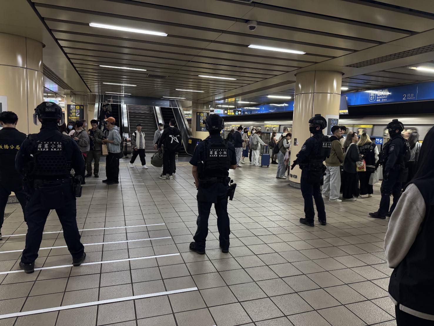 無差別恐怖攻擊釀4死　台北警局動員3千警全面戒備 15