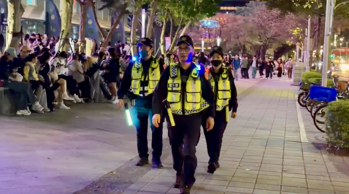 北捷恐攻草木皆兵　「警持長槍+肩燈」加強小巨蛋周邊維安 21