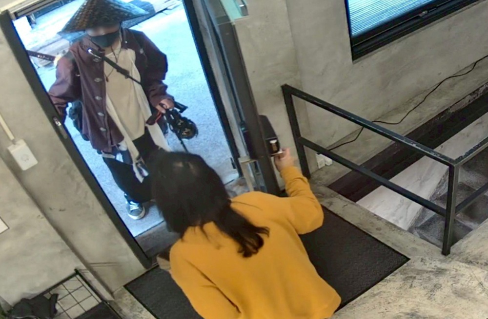 穿日式劍道服徒步環島 變裝男身背未開鋒武士刀惹議 4 cnews204251222a10