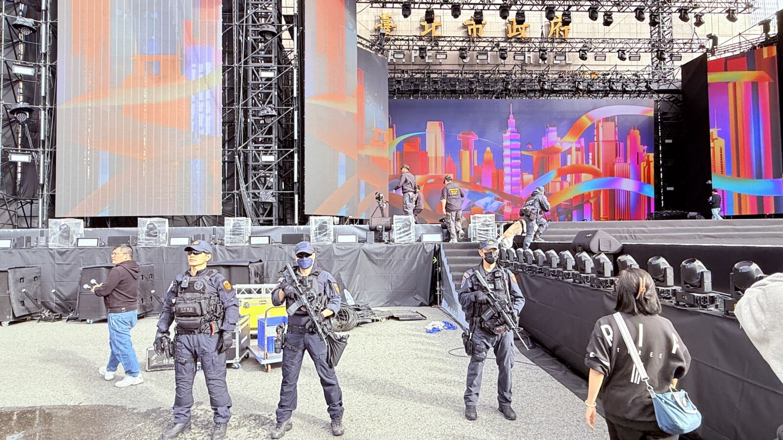 2026跨年晚會明登場　雙北警進駐信義商圈全面維安 31