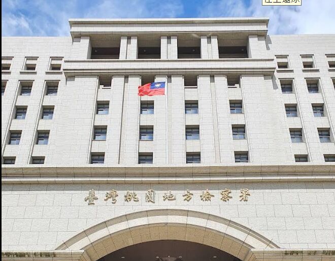 路邊停車「車位被搶走」 男駕駛併排停阻礙下車吃官司 路邊停車「車位被搶走」 男駕駛併排停阻礙下車吃官司