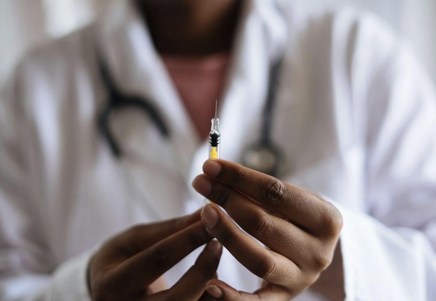 搶打新冠疫苗！擴大全民免費接種首日 人數爆量增7成 5