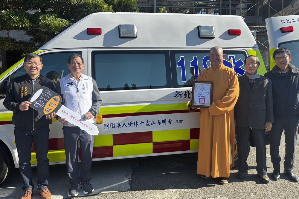 海明寺捐贈410萬高頂救護車　陳崇岳：傳承觀音大愛守護市民生命 5