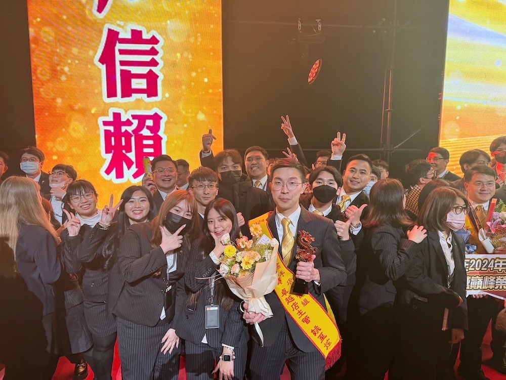 不想被收入天花板限制 28歲朱恩緯轉戰永慶房屋拚出千萬業績 12 不想被收入天花板限制 28歲朱恩緯轉戰永慶房屋拚出千萬業績 11