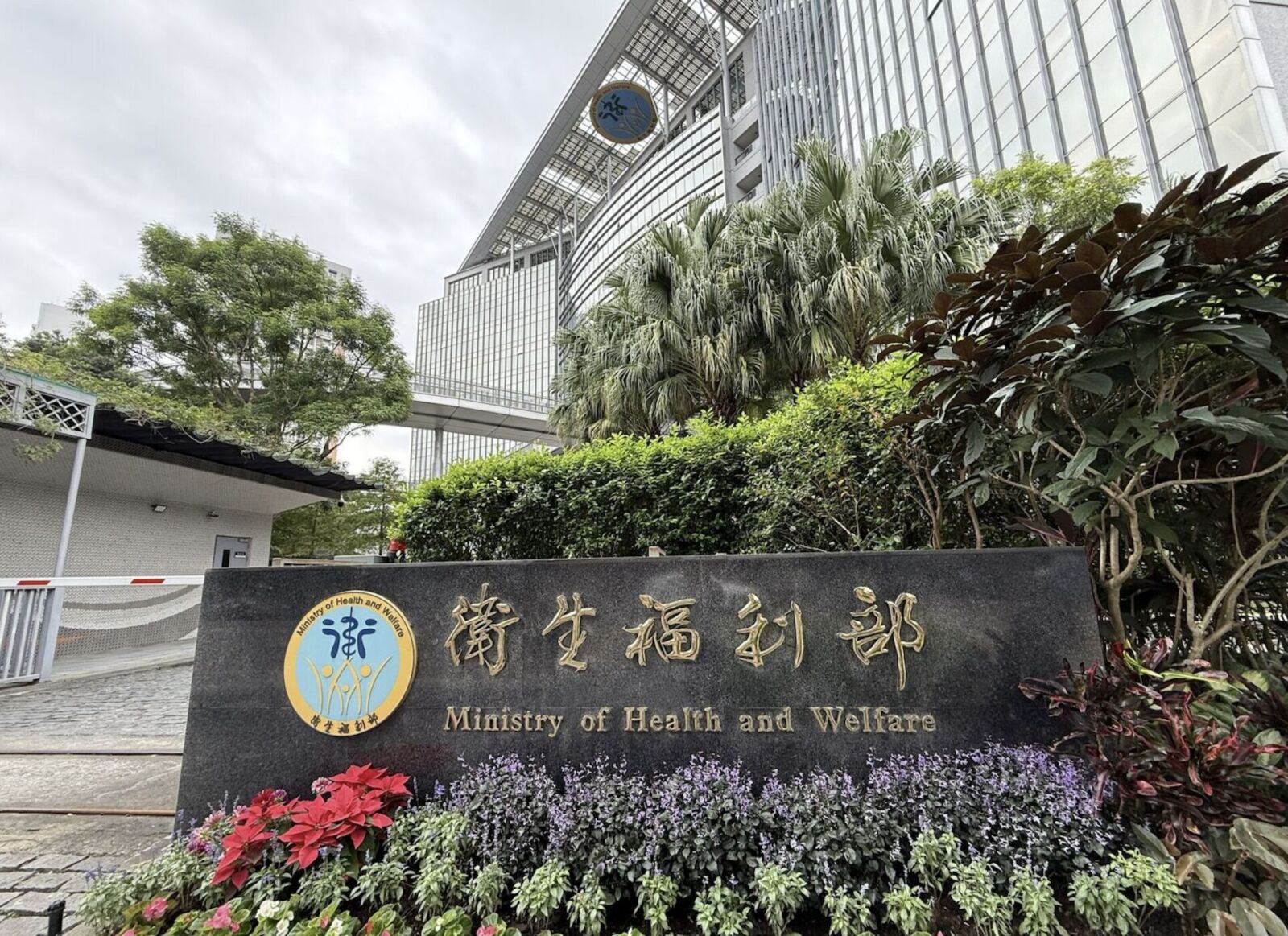 中榮被爆「無照廠商開刀」 衛福部發話今徹查!院方最重下場曝光 中榮被爆「無照廠商開刀」 衛福部發話今徹查!院方最重下場曝光