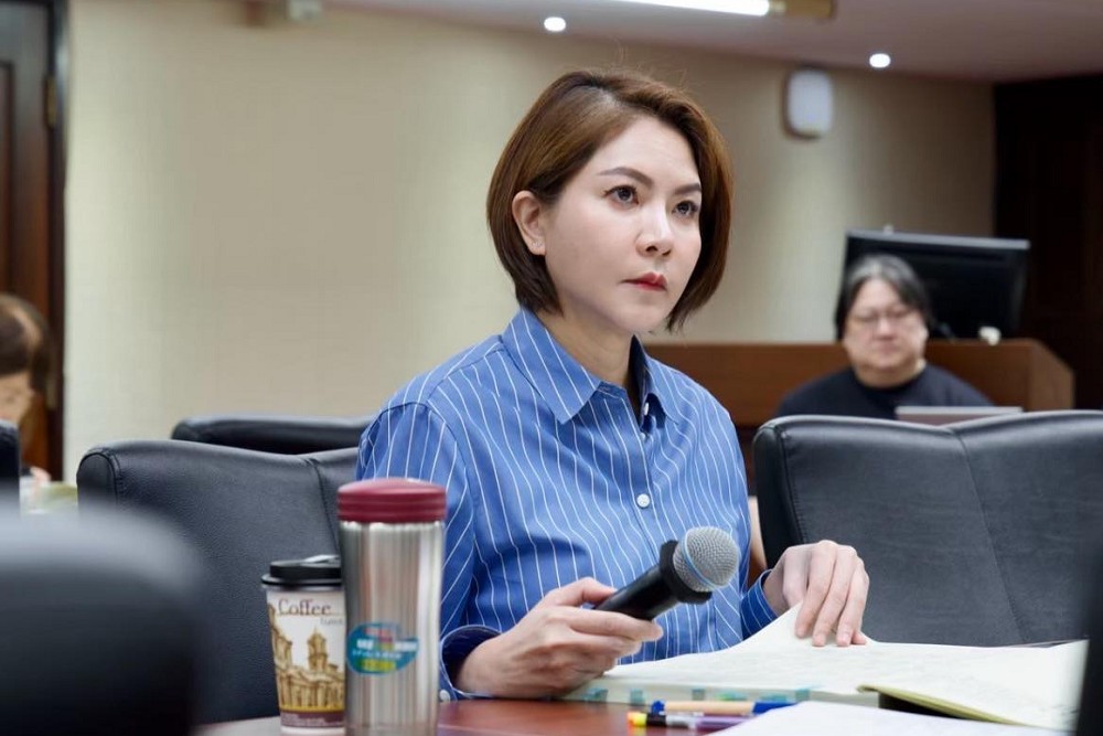 批陳菁徽不查法規胡亂開砲 社工會理事長發文控「政治語言包裝」 批陳菁徽不查法規胡亂開砲 社工會理事長發文控「政治語言包裝」