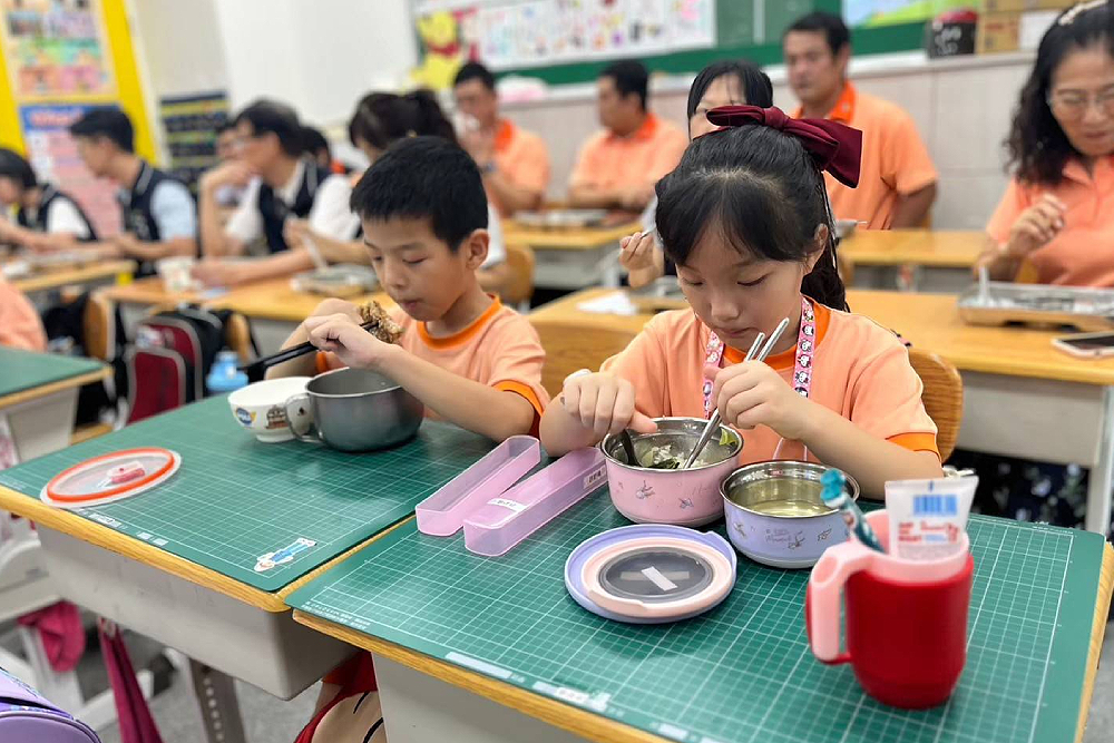 盧秀燕宣布公立營養午餐免費 民眾黨台中黨部加碼喊私立也要評估 盧秀燕宣布公立營養午餐免費 民眾黨台中黨部加碼喊私立也要評估