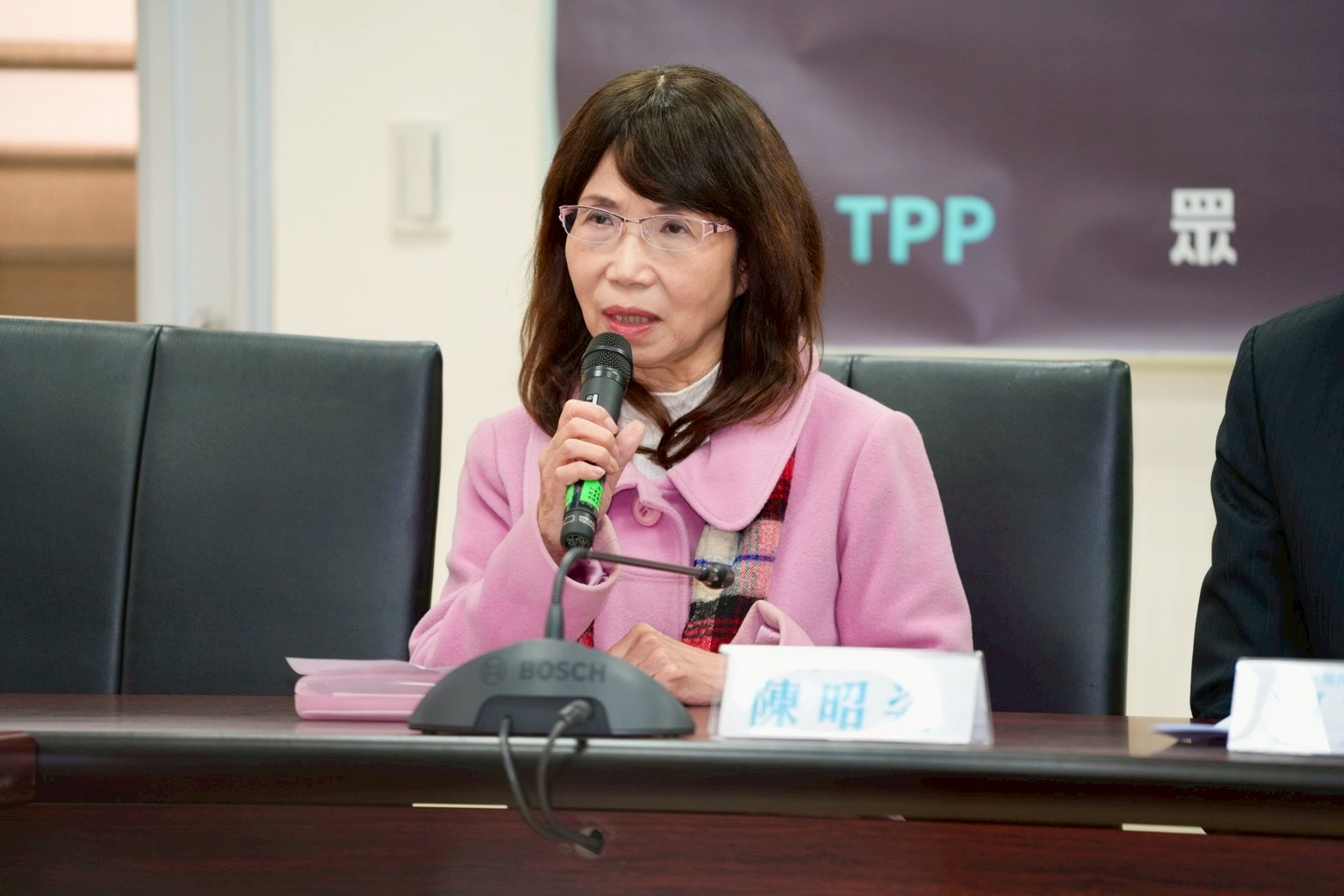 再赴立院替陳昭姿圓「代孕入法」心願　柯文哲：好意找題降低朝野對立 13