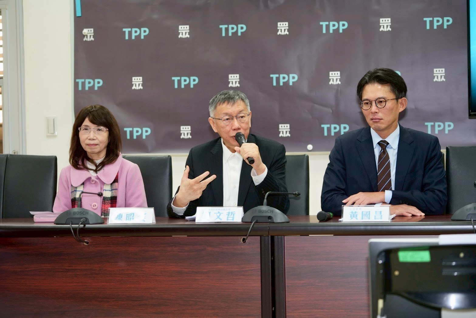 再赴立院替陳昭姿圓「代孕入法」心願　柯文哲：好意找題降低朝野對立 11