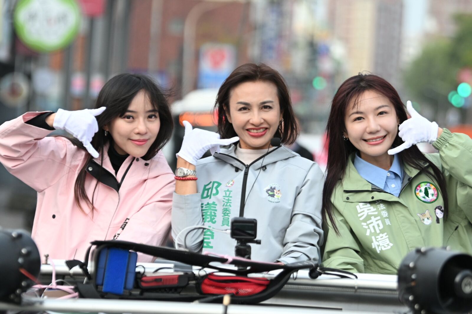 高雄初選邱議瑩合體黃捷、吳沛憶車掃衝刺 許智傑盼守住這一通電話 高雄初選邱議瑩合體黃捷、吳沛憶車掃衝刺 許智傑盼守住這一通電話