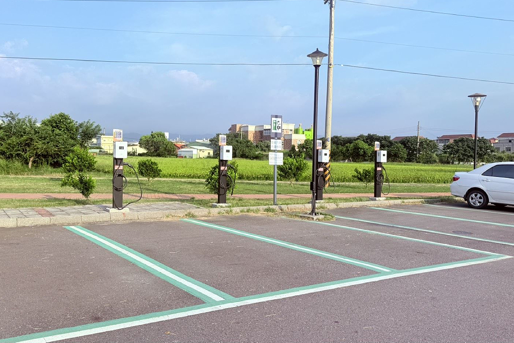 苗栗公有電動車充電樁1月16日收費營運 鍾東錦:建構永續智慧城市重要一步 苗栗公有電動車充電樁1月16日收費營運 鍾東錦:建構永續智慧城市重要一步