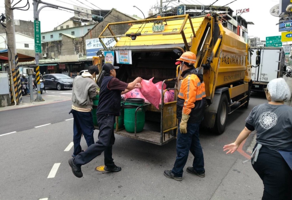 春節初一至初三停收垃圾 新北環保局設置70處定點收運站 春節初一至初三停收垃圾 新北環保局設置70處定點收運站