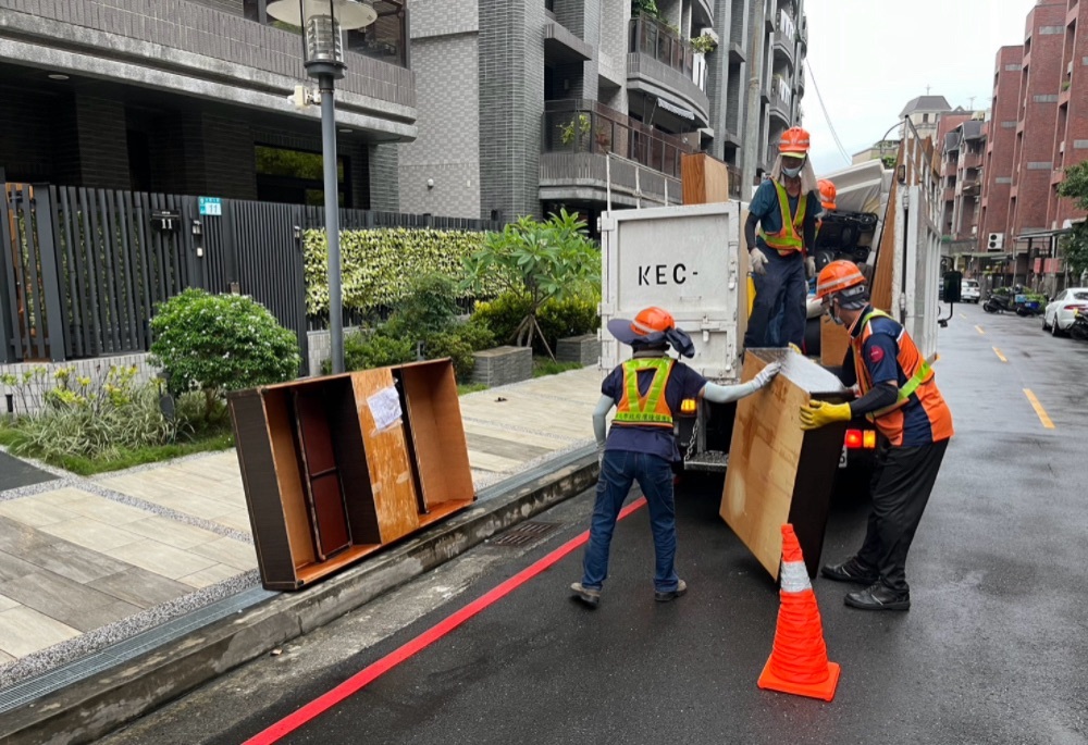 春節初一至初三停收垃圾 新北環保局設置70處定點收運站 18 248260114a09