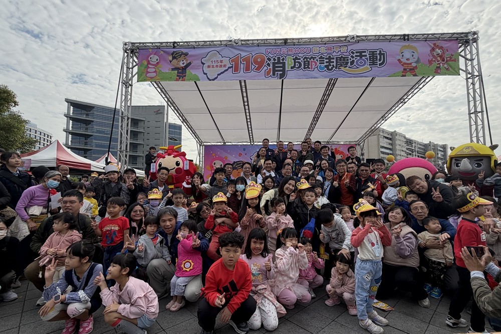 「新北熊平安」119 消防節熱鬧登場　侯友宜表揚搜救犬Aqua榮獲世界第5 21