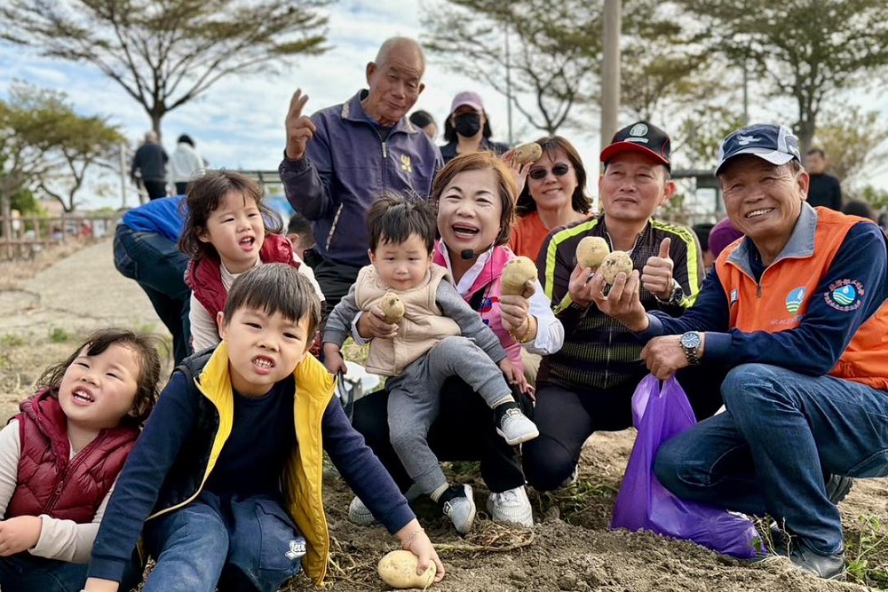 楊瓊瓔臉書遭基層洗板　網友轟破壞團結：不要搞到下屆立委都選不上 7
