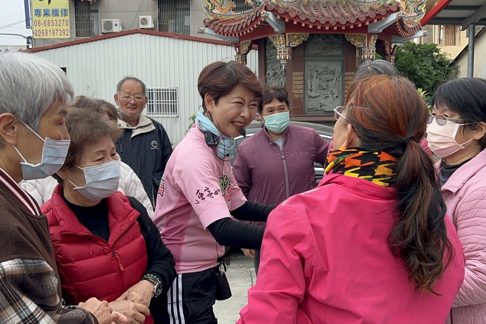 賴清德親披彩帶提名參選台南市長 陳亭妃今啟動「感恩溫暖鐵馬行」 12 賴清德親披彩帶提名參選台南市長 陳亭妃今啟動「感恩溫暖鐵馬行」 11