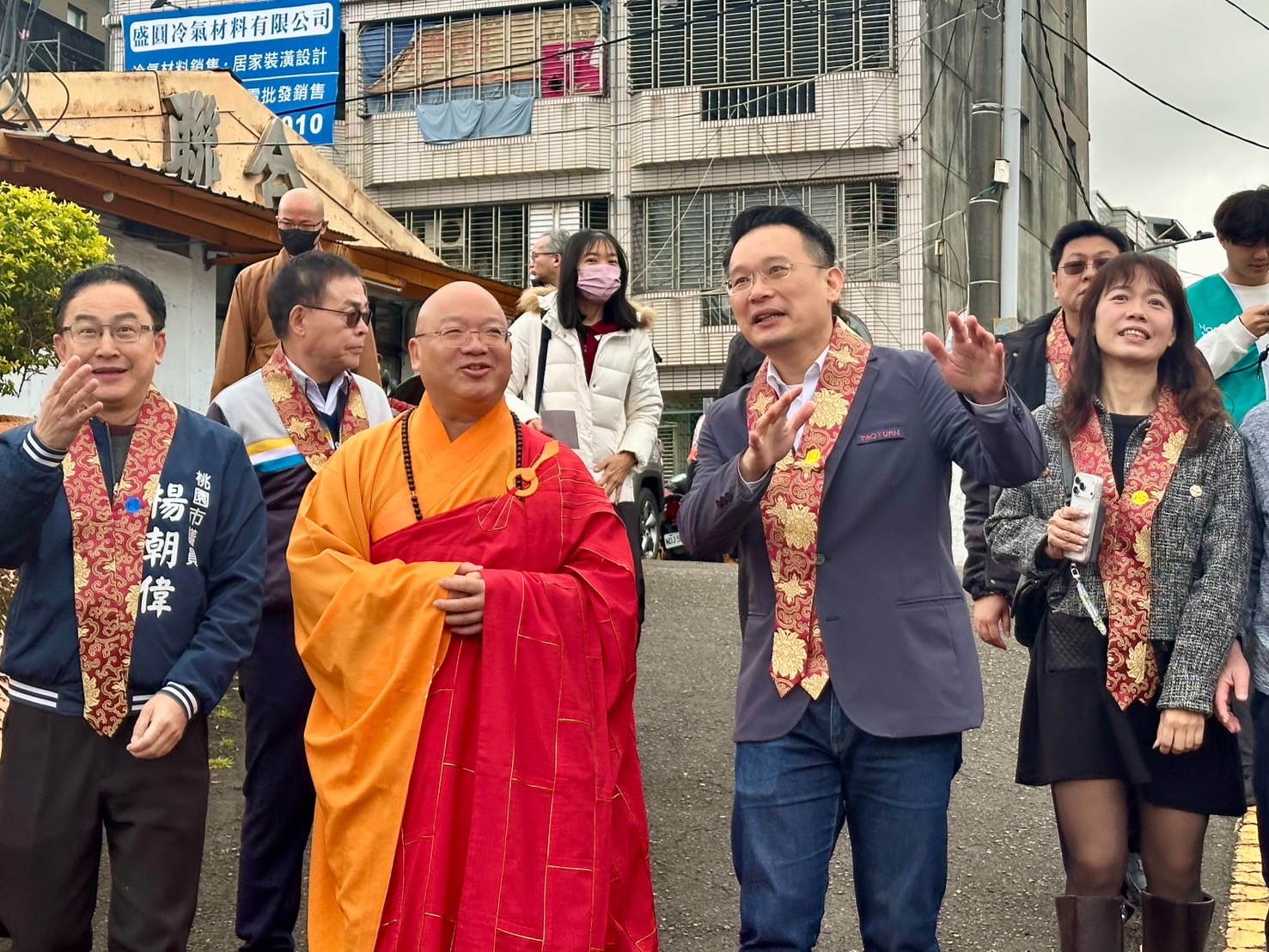 佛光山桃園講堂寒冬送暖 蘇俊賓讚將「佛陀一碗粥」慈悲精神化為行動 佛光山桃園講堂寒冬送暖 蘇俊賓讚將「佛陀一碗粥」慈悲精神化為行動