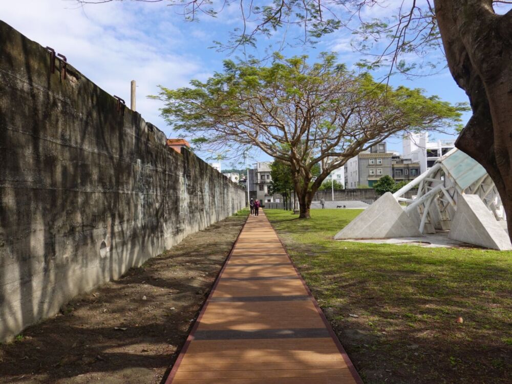 自由廣場塑木步道完工啟用　魏嘉彥感謝徐子芳爭取經費支持 11