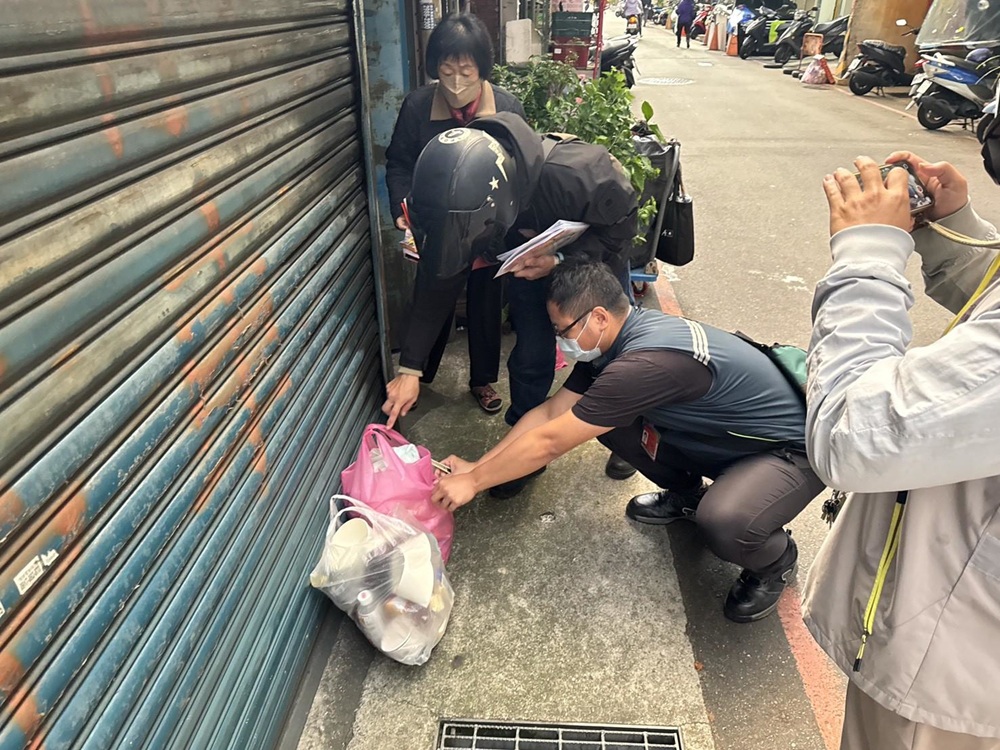 落實分類加強破袋稽查 新北環保局提醒違者最高罰6000元 落實分類加強破袋稽查 新北環保局提醒違者最高罰6000元
