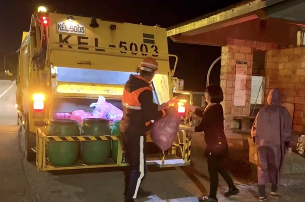 落實分類加強破袋稽查 新北環保局提醒違者最高罰6000元 4 cnews204260128a16