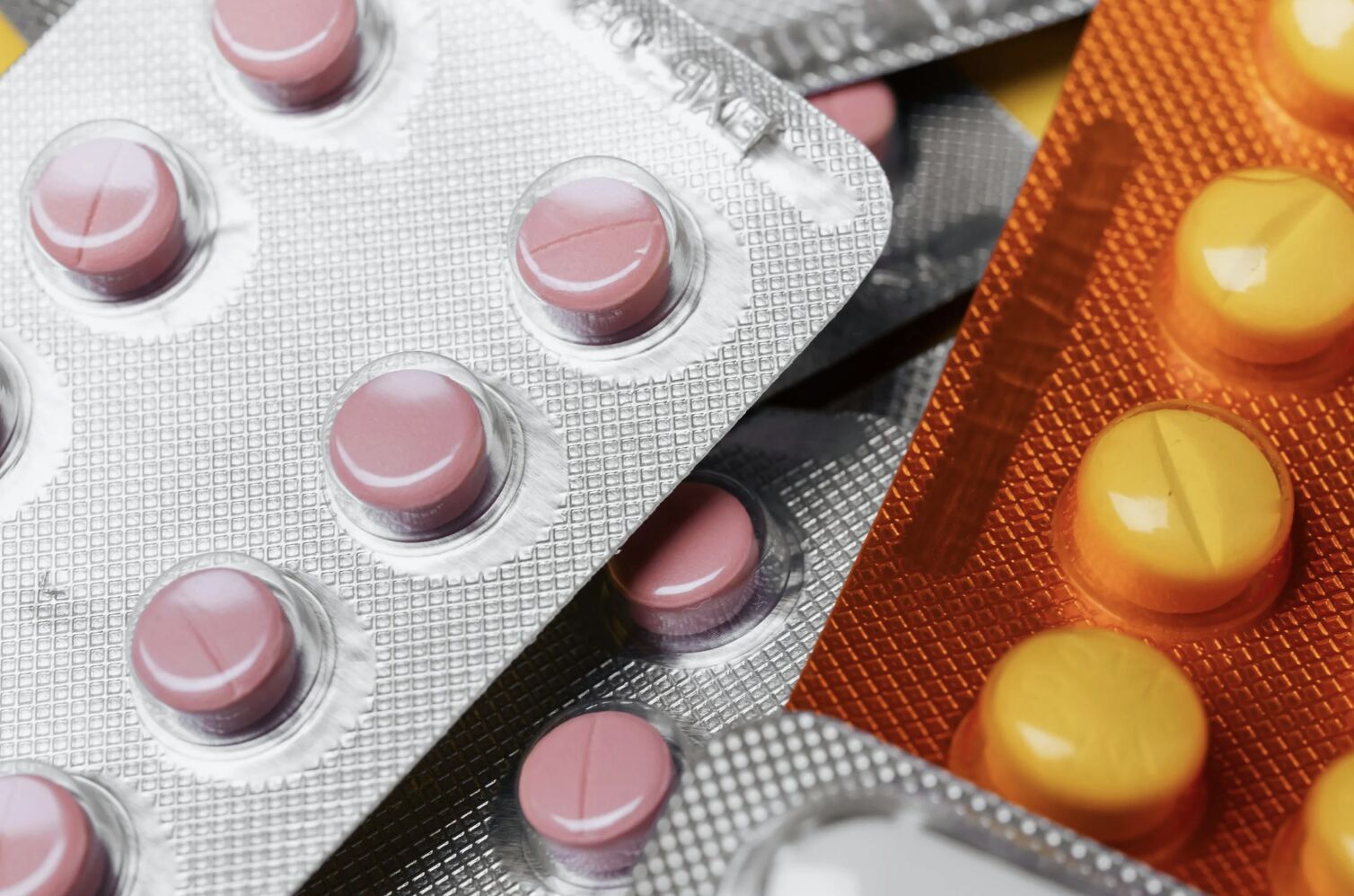 過年大掃除清出一堆藥怎麼? 5類特別藥別亂丟!藥水不能沖馬桶 過年大掃除清出一堆藥怎麼? 5類特別藥別亂丟!藥水不能沖馬桶