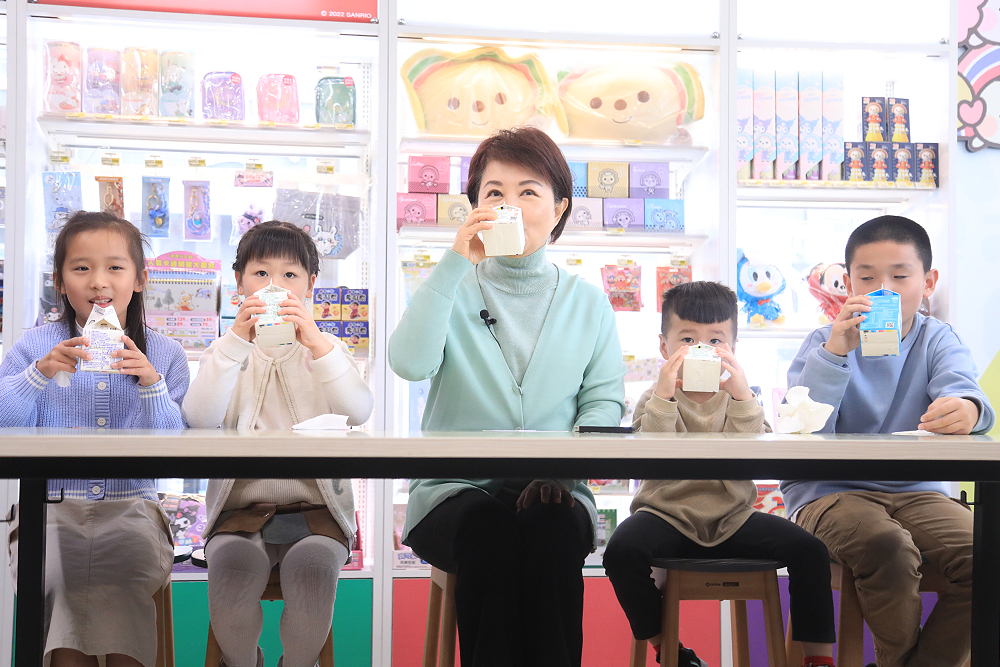 台中有鈣讚計畫23日上路　盧秀燕：17種牛奶、18種豆漿任選 7