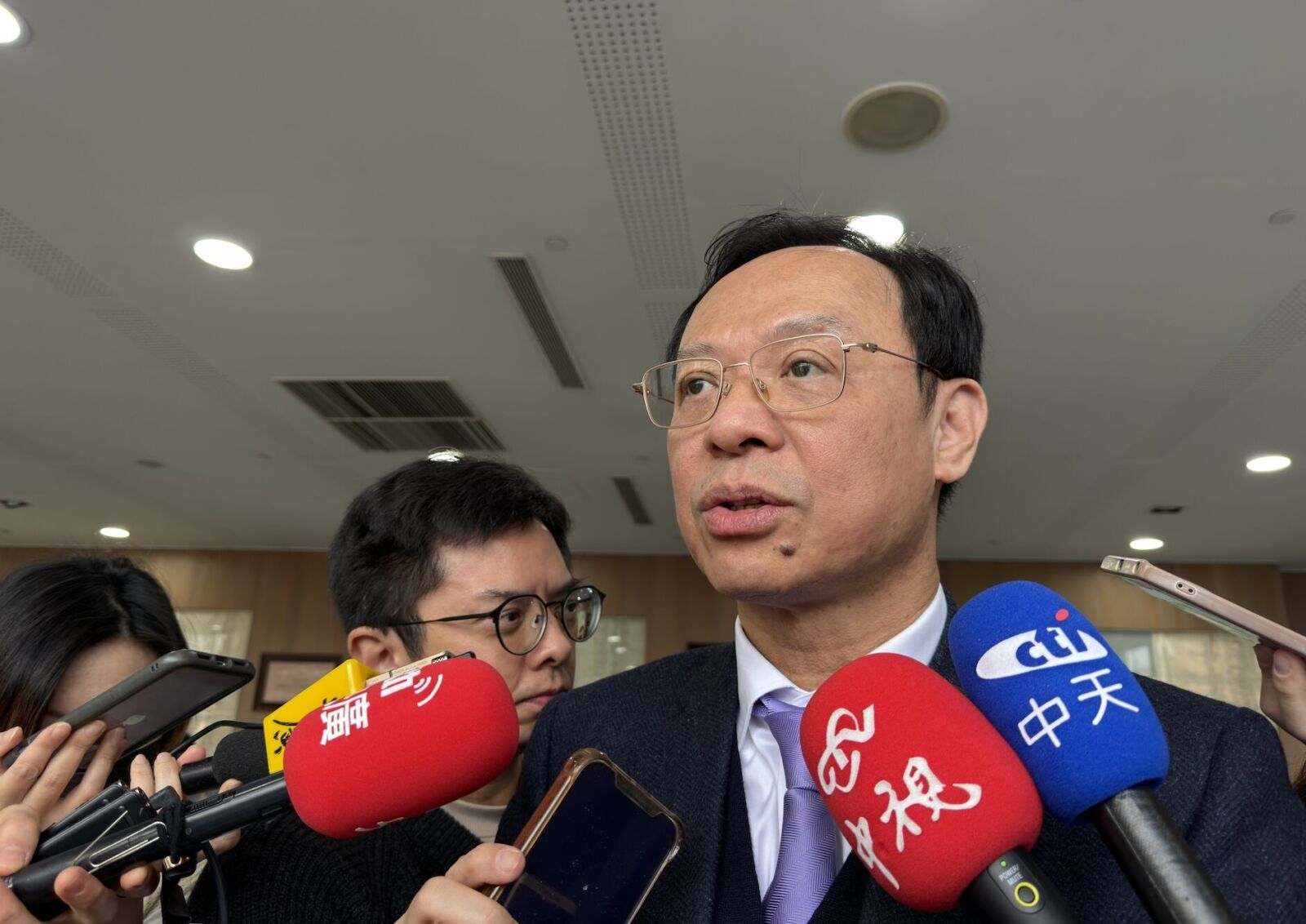 挨批替「狼醫」說話 石崇良露面滅火:一涉案就先調整職務! 挨批替「狼醫」說話 石崇良露面滅火:一涉案就先調整職務!