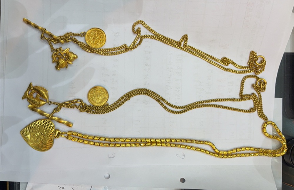 年終大掃除丟黃金 清潔隊員尋獲7兩多金項鍊與戒指 年終大掃除丟黃金 清潔隊員尋獲7兩多金項鍊與戒指