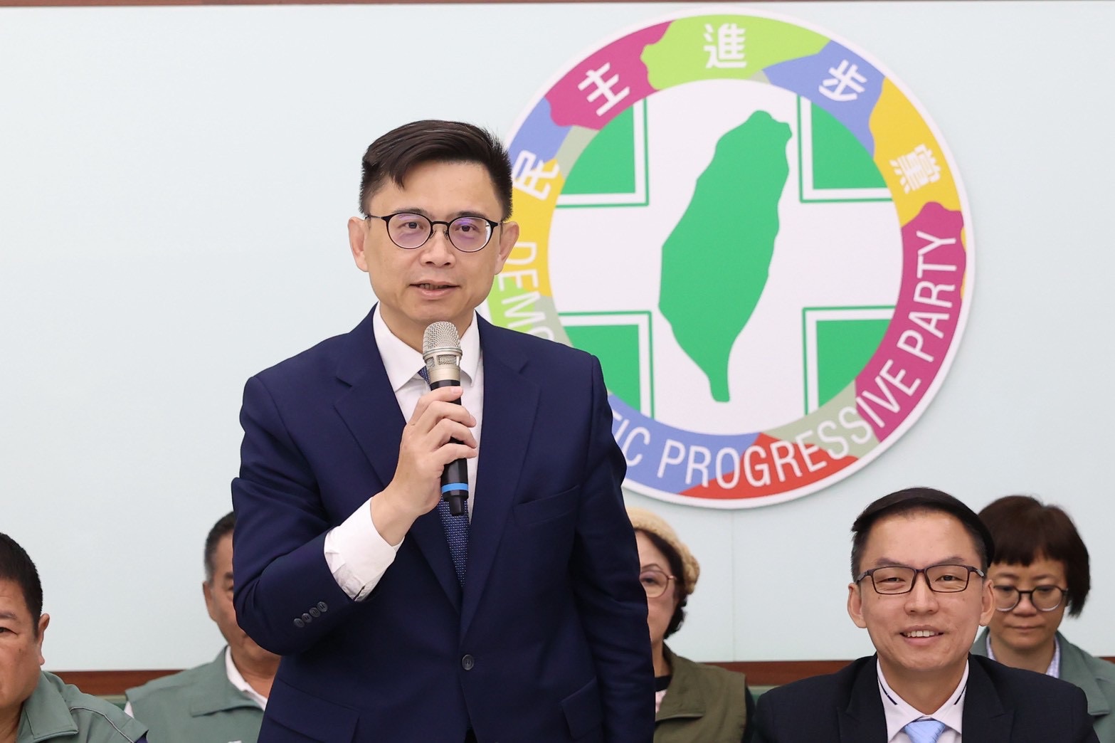 賴瑞隆拜會黃文益整備市長選戰 再嗆柯志恩阻擋高雄發展 賴瑞隆拜會黃文益整備市長選戰 再嗆柯志恩阻擋高雄發展