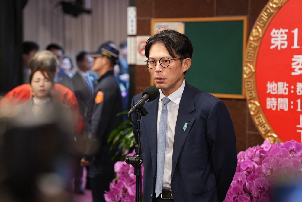 黃國昌指綠考察「浪費時間」　林月琴秀數據怒打臉：民眾黨主席的水準？ 9