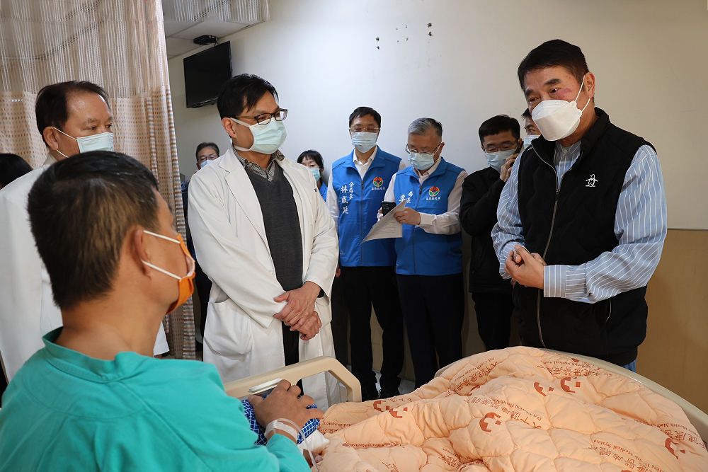 南苗市場男持刀襲警遭擊斃　鍾東錦、警政署挺員警：合法用槍 7