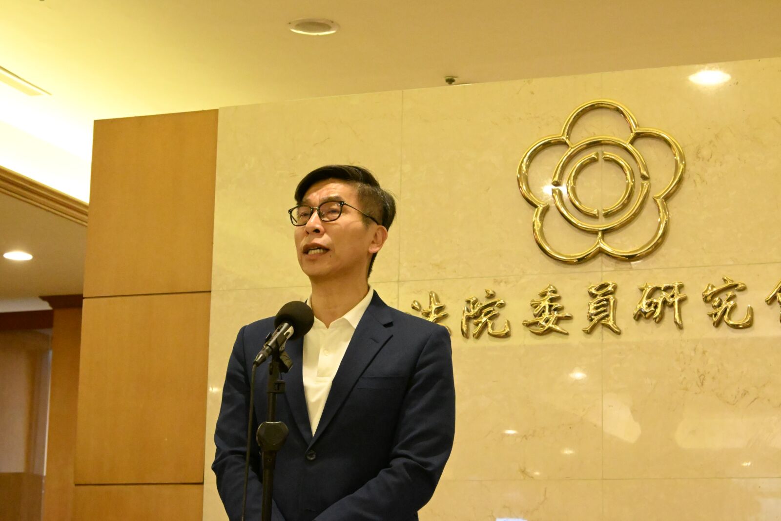 李貞秀稱填放棄國籍申請書「有點懶」　鍾佳濱酸：應鼓勵她成為珠寶權威