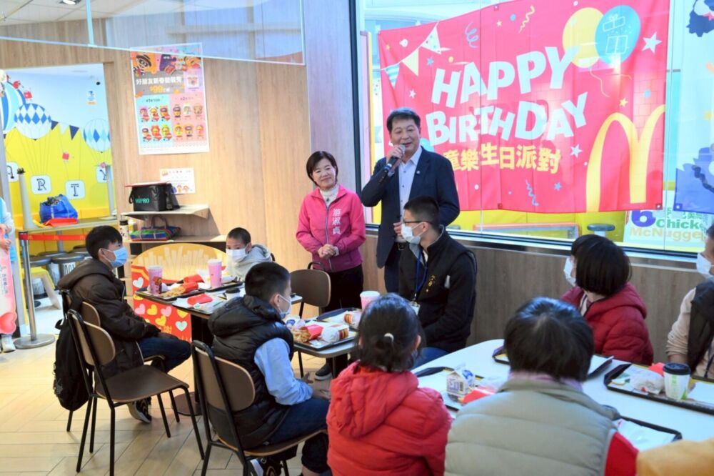 游淑貞媒合多家企業春節送暖　陪伴20位弱勢孩童選新衣過新年 15