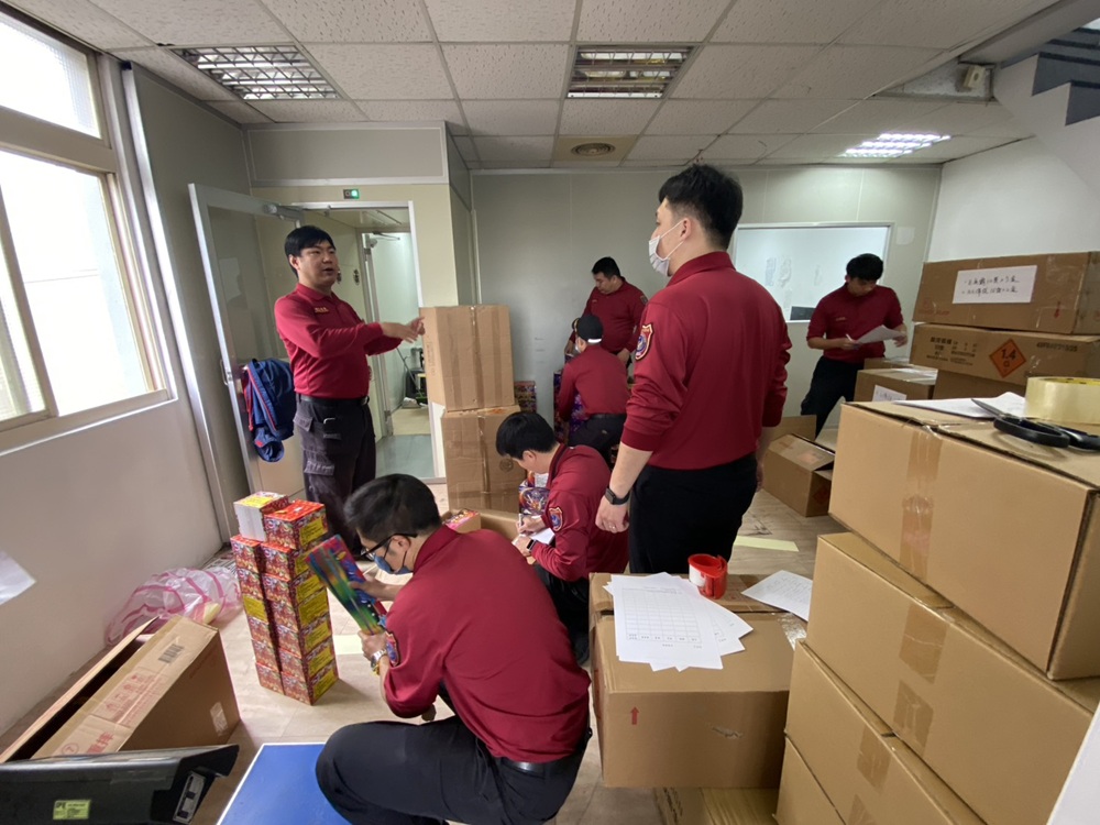 桃園民宅宛如火藥庫　涉違法儲存爆竹逾300公斤