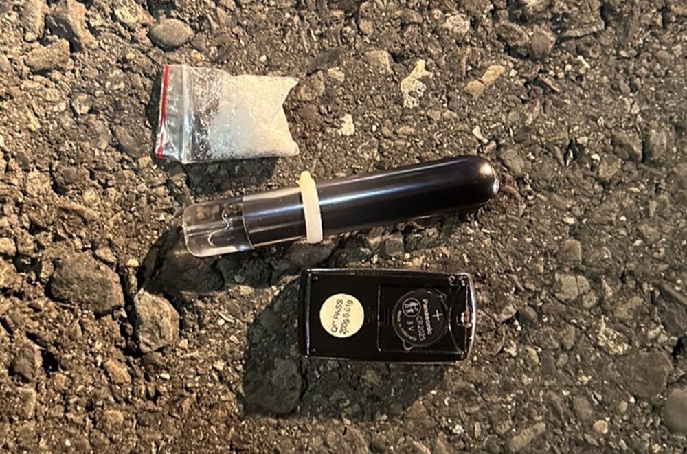 未開大燈開車竄逃　警查獲依托咪酯煙彈等兩毒品逮4人