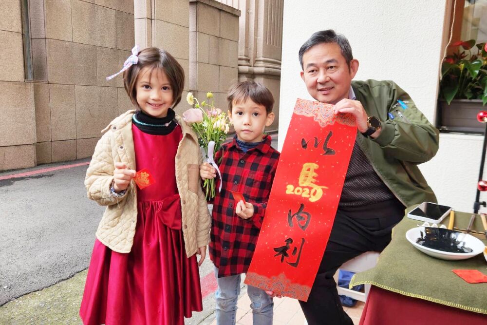 必比登名店雙月邀書法家寫春聯　現場民眾驚喜「賺到了」