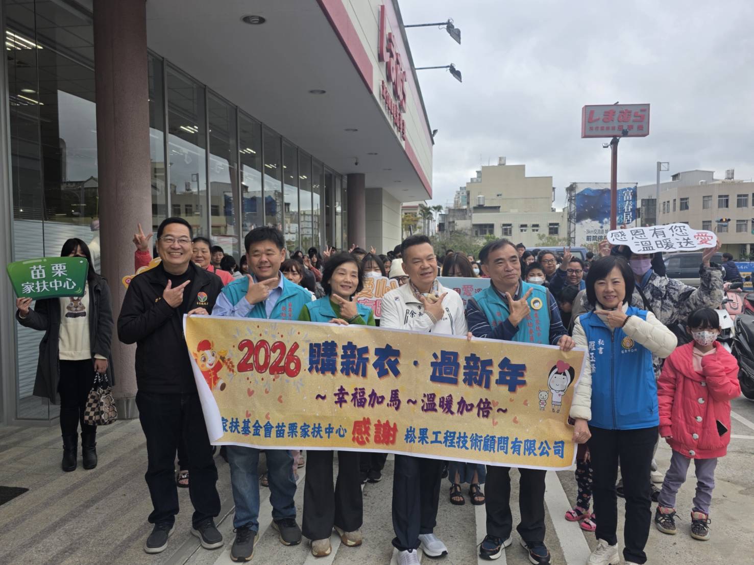 余文忠關懷弱勢20載　年前特為家扶孩子推薦添新衣 9