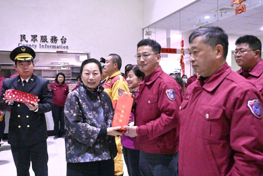 迎接春節花蓮縣警局啟動春安工作　徐榛蔚親赴南區感謝基層警消 15