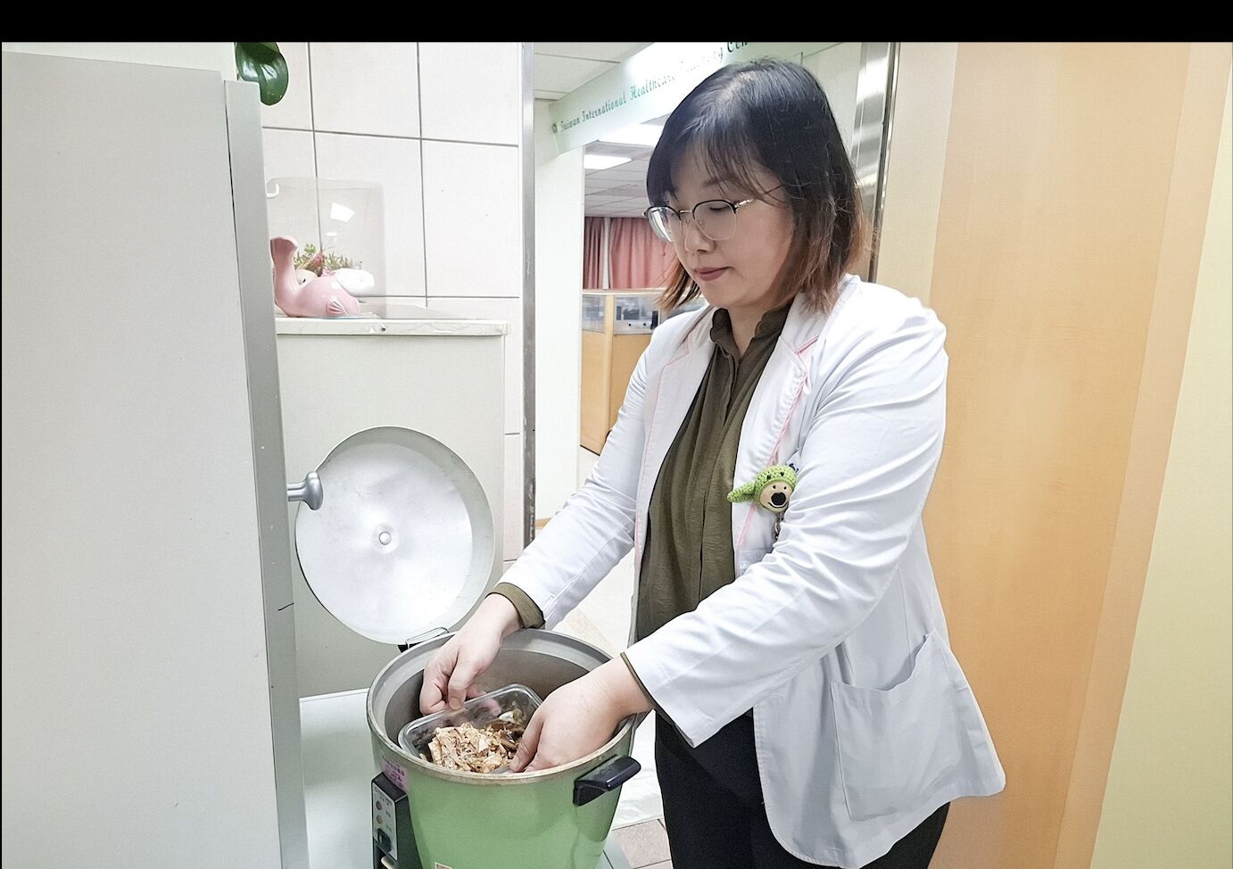 剩年菜加熱就沒事？ 營養師曝「整鍋反覆加熱」腸胃炎最大地雷 3